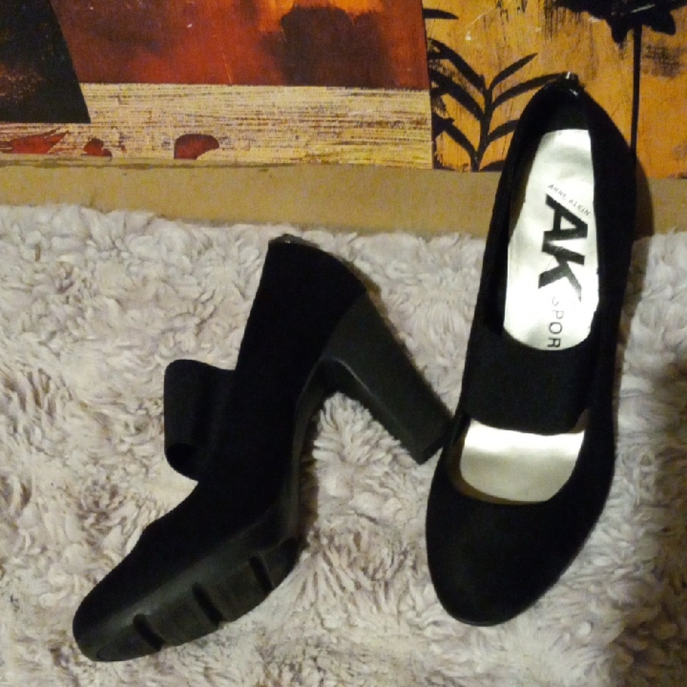 Anne Klein Black Suede Heels - Picture 4 of 7